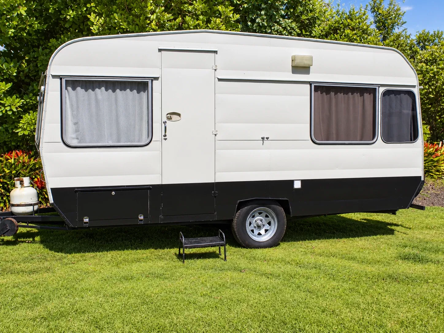 Standard Caravan 1